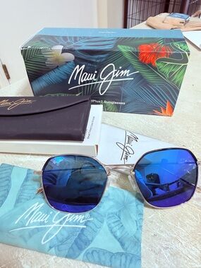 Maui Jim Moon Doggy Blue Hawaii Geometric Unisex Sunglasses
